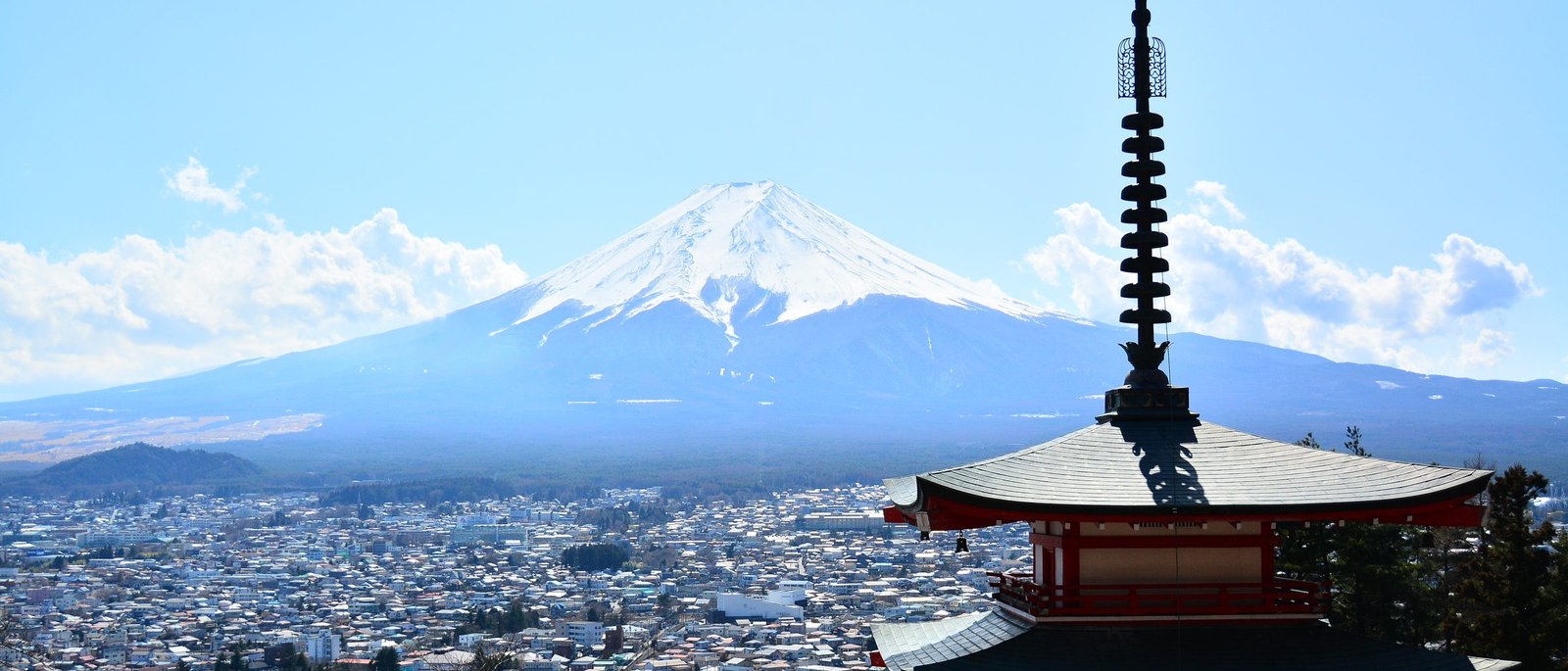 Monte Fuji y pagoda Chureito al amanecer