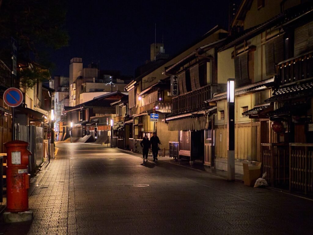 Calle de Gion en Kioto al atardecer