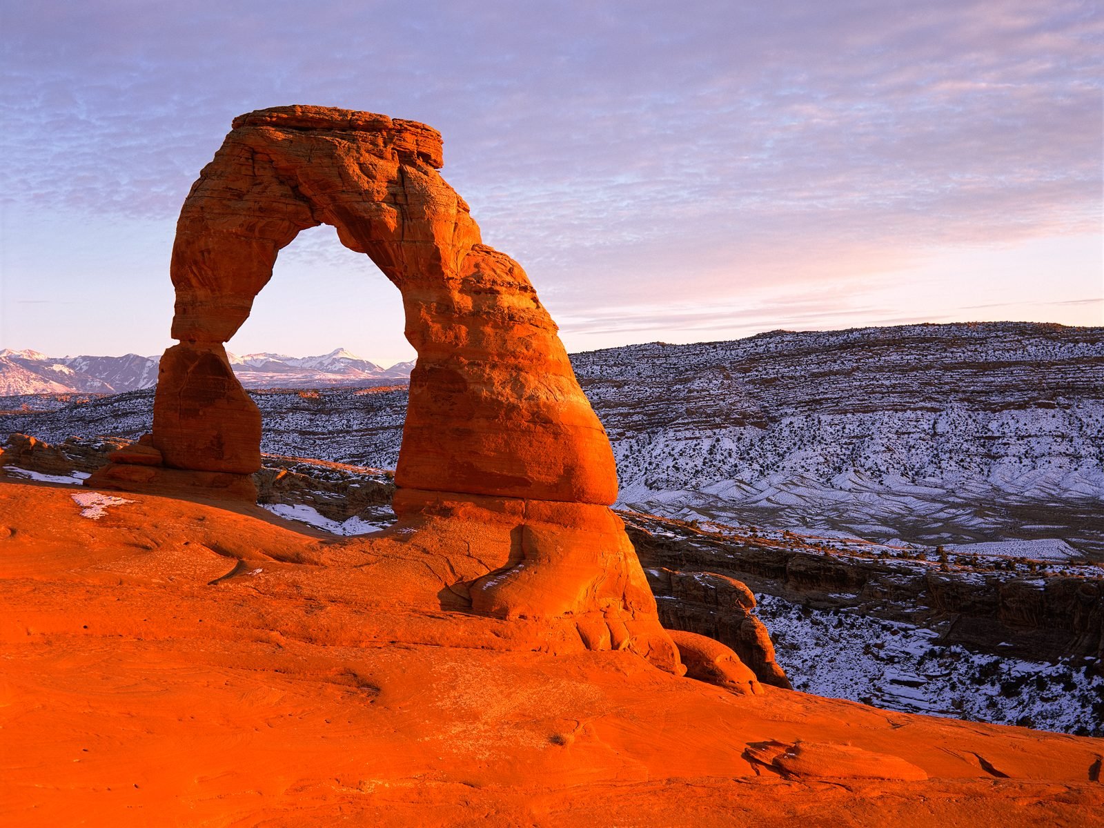 Delicate Arch en el Parque Nacional Arches, Moab, al atardecer
